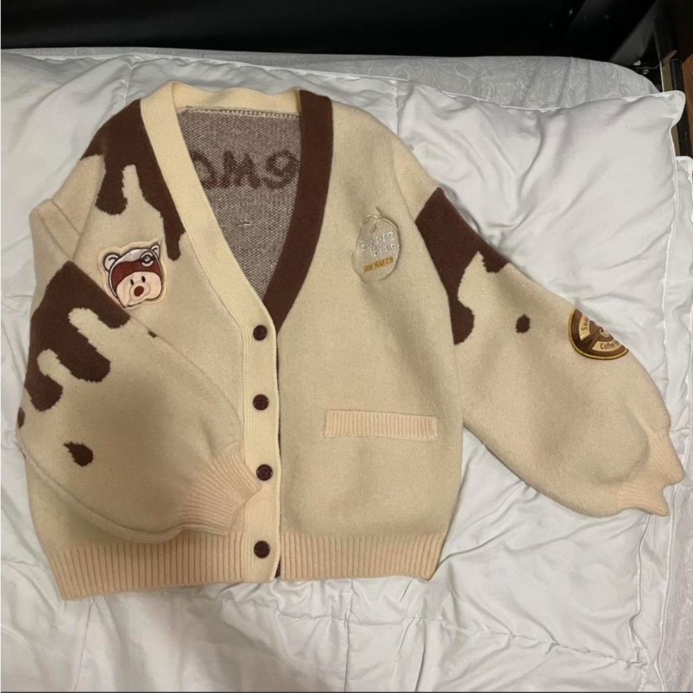 13De Marzo x Pop mart Canned Coffee
Cardigan Beige